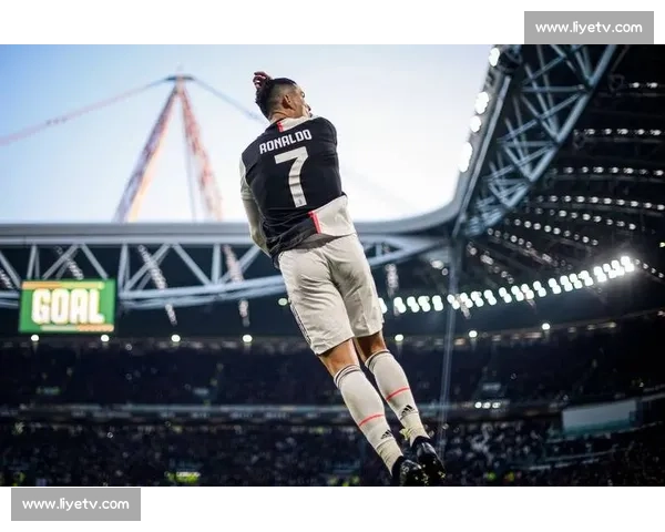 C罗在尤文首战完美亮相助球队大胜震撼全场 C罗在尤文首战完美亮相助球队大胜震撼全场